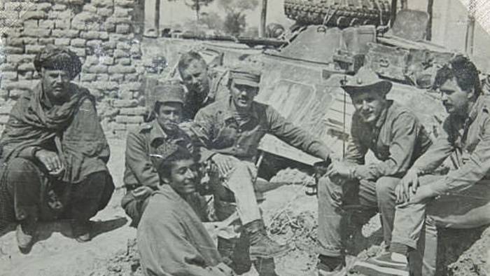 Андрей Малыгин (в центре) в Афганистане