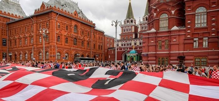 Болельщики сборной Хорватии на Манежной площади в Москве. Фото: ФИФА