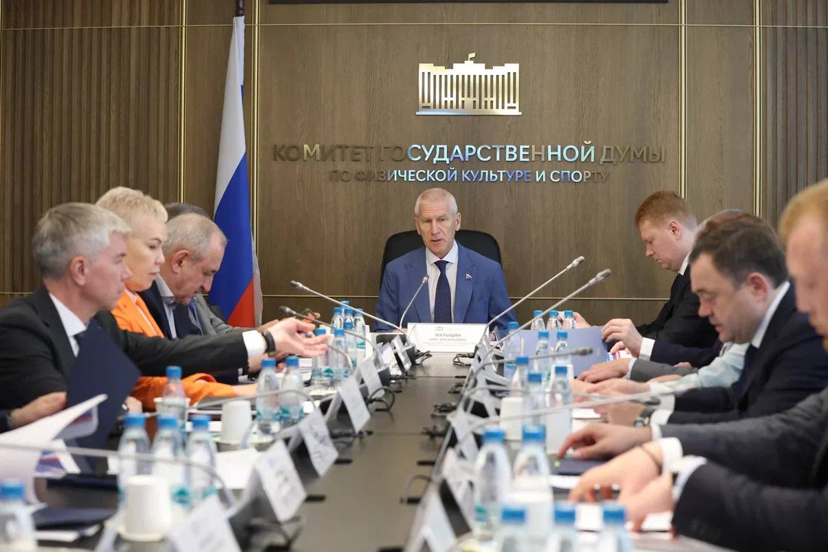 Обзор заседания Госдумы РФ: стратегия легкой атлетики до 2036 года, антидопинг и флаги