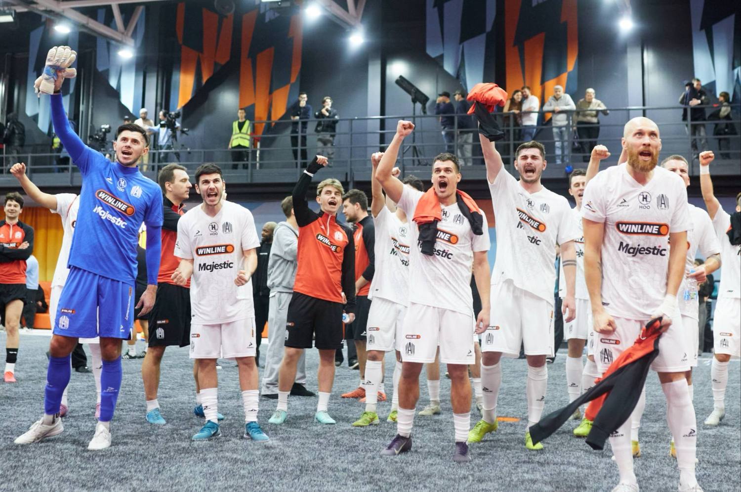 Два новых спонсора появилось у «Амкала»