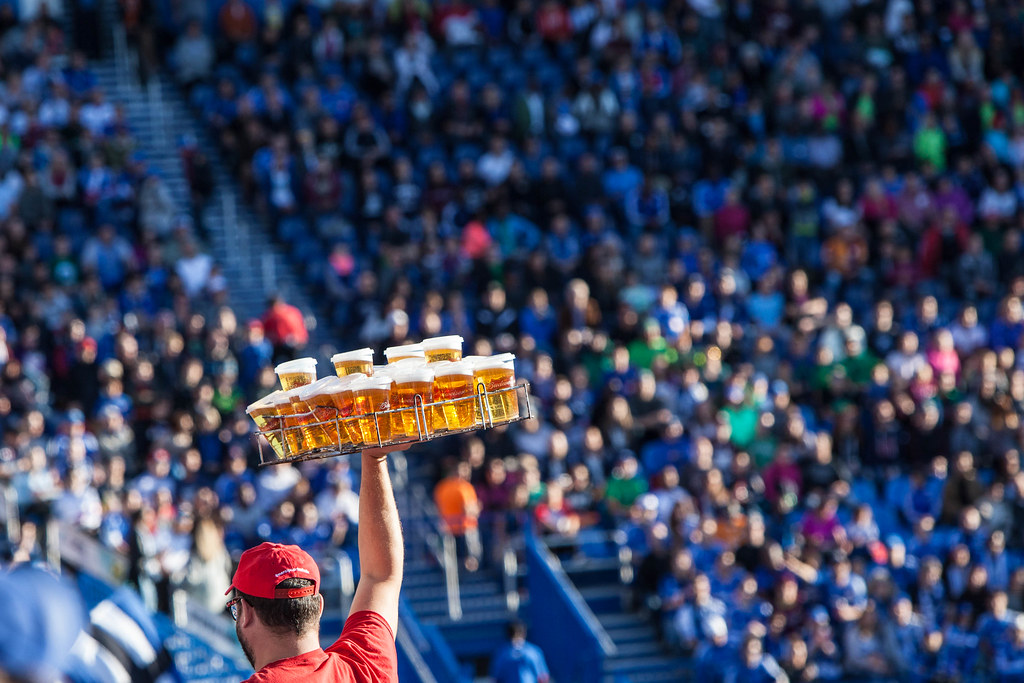 Пиво вернется на стадионы