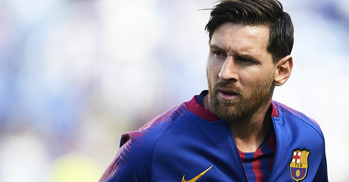 «Барселона» продолжает продавать товары, связанные с Месси. Одна из футболок стоит почти €3 000 