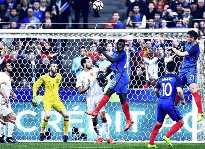 Судья матча Франция – Испания отменил один гол и засчитал другой с помощью видеоповторов