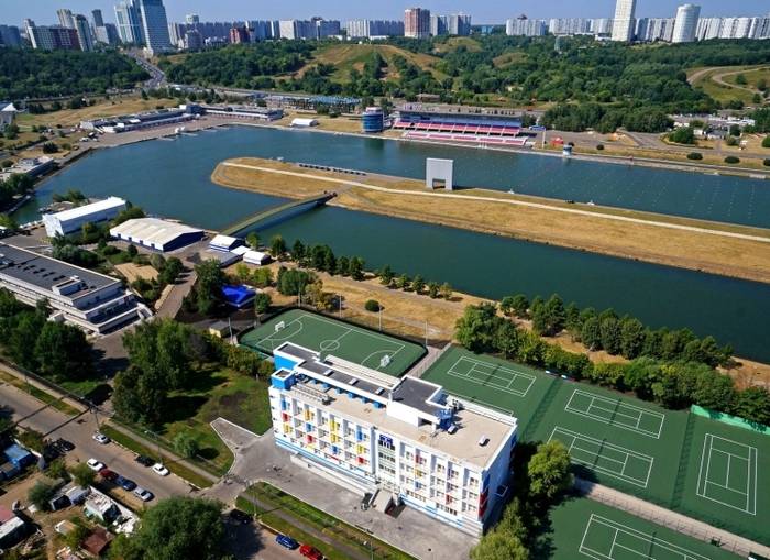 Бассейн на территории Гребного канала в Москве введен в эксплуатацию