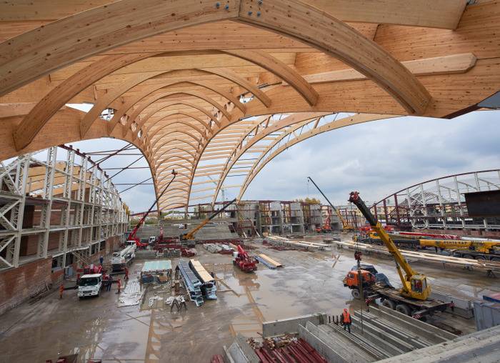 Реконструкция стадиона для бенди в Красноярске завершится в декабре 2018 года