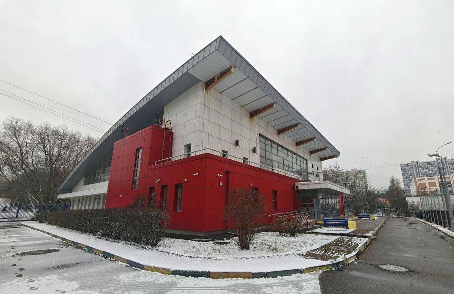 Два спорткомплекса с бассейнами предлагают в аренду власти Москвы